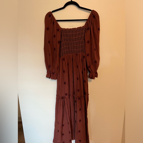 Dresses & Skirts - Burgundy floral embroidered dress